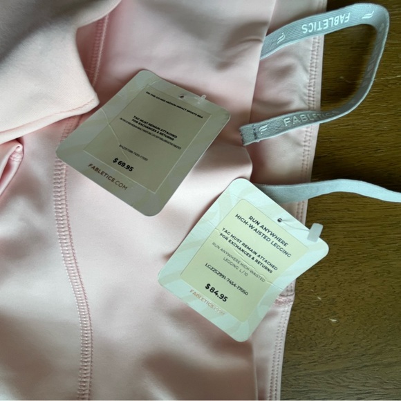 NWT Fabletics Light Pink Sports Bra and Leggings Set - Picture 6 of 6